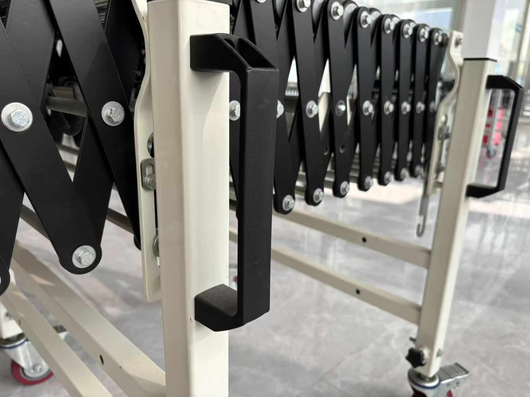 مقبض ناقل أسطوانة قابلة للتوسيع مرن