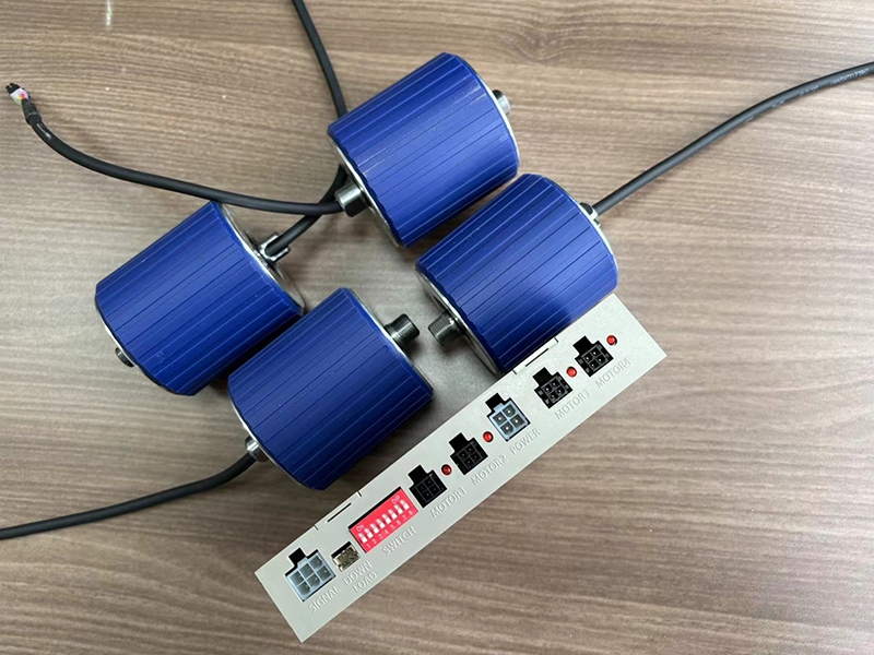 1 وحدة تحكم تقود 4 بكرات