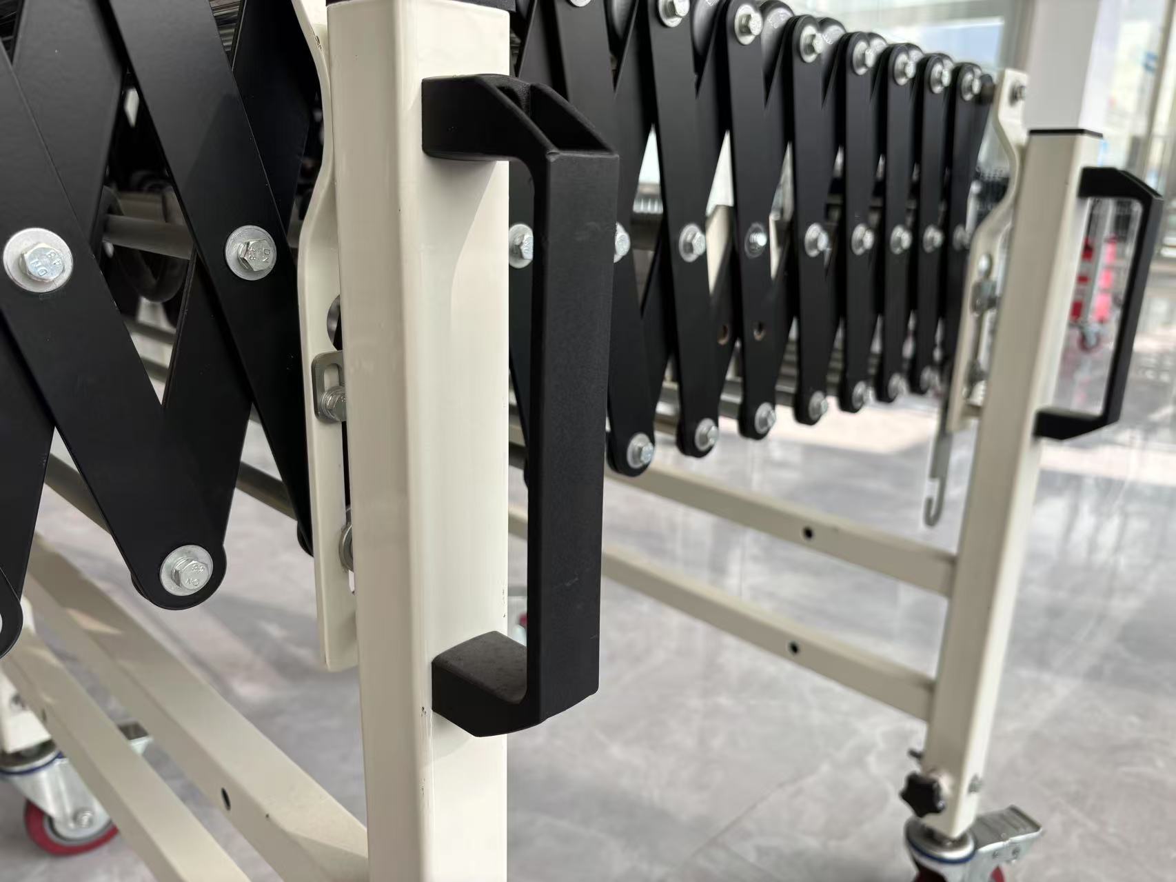 ناقل عجلة التزلج القابلة للتوسيع