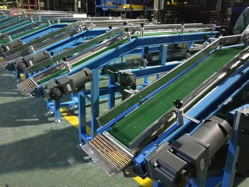 ناقل الحزام المائل